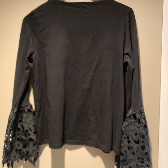Design History dressy Black top lace bell sleeves❤️🌹 - Picture 10 of 13
